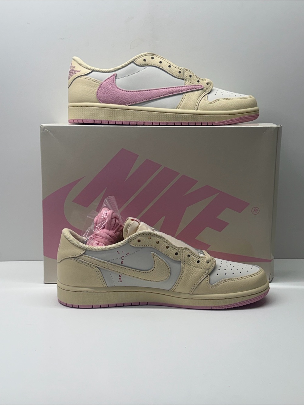 Travis Scott X Jordan 1 Low Sail Pink